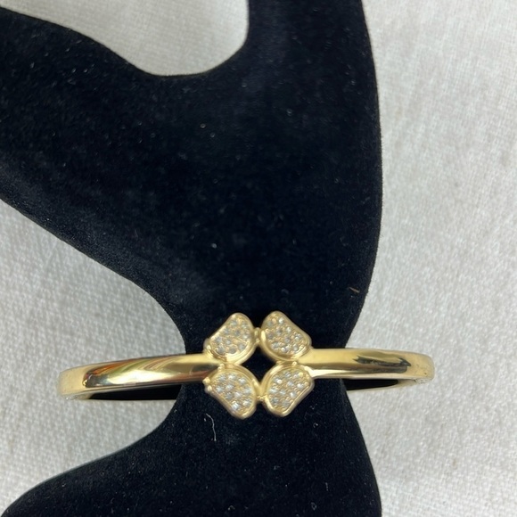 Fossil Bangle Bracelet Crystal Pave Flower Gold Tone Hinged Signed Fossil Logo - Picture 2 of 9